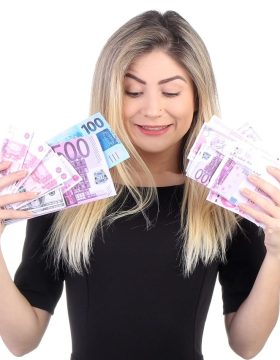 Escort Dame mit Euro Scheinen